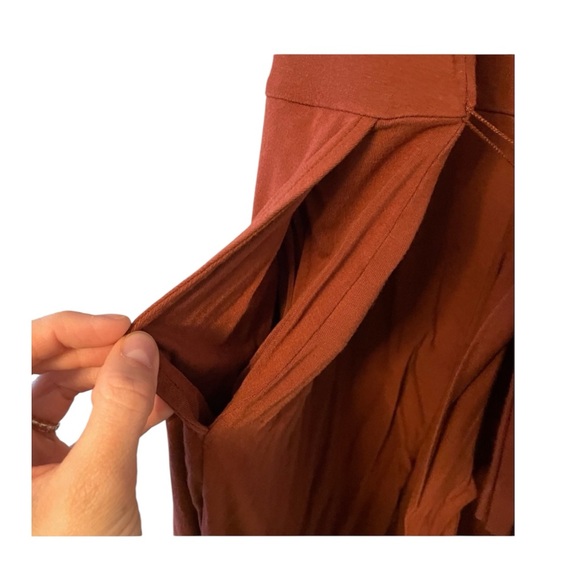 Old Navy Women's Wide Leg Jumpsuit in Rust - Picture 5 of 5